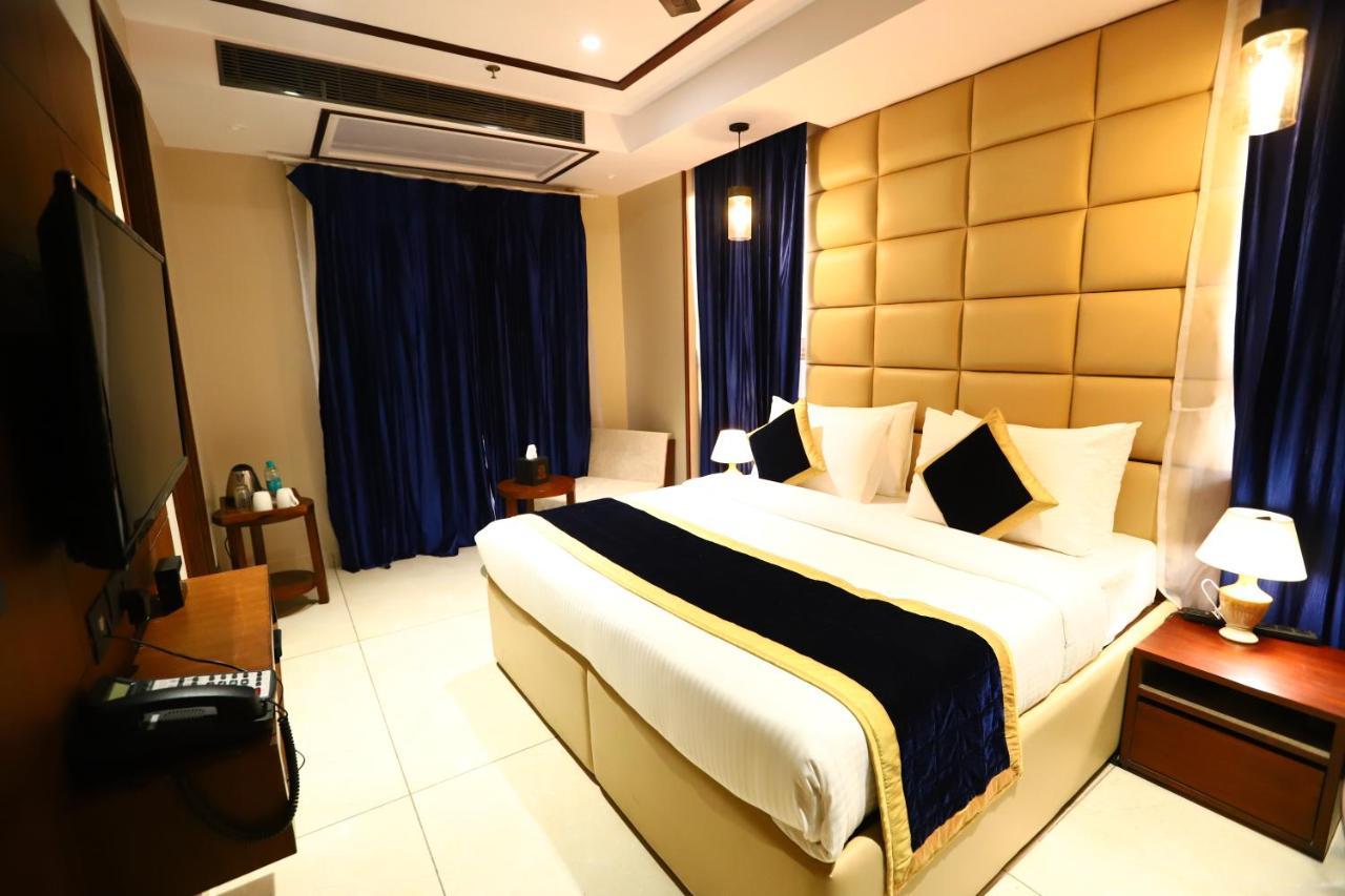 Sanca International Hotel In Patel Nagar Delhi นิวเดลี ภายนอก รูปภาพ