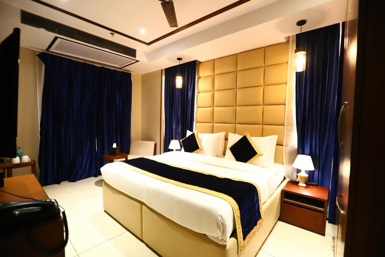 Sanca International Hotel In Patel Nagar Delhi นิวเดลี ภายนอก รูปภาพ